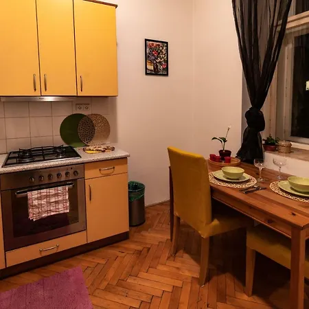 Апартаменты Cozy Manesova *